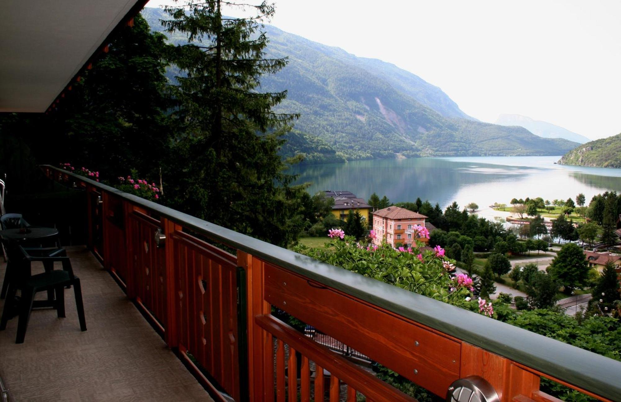 Hotel Miralago Wellness - Adults Only Molveno Exteriör bild
