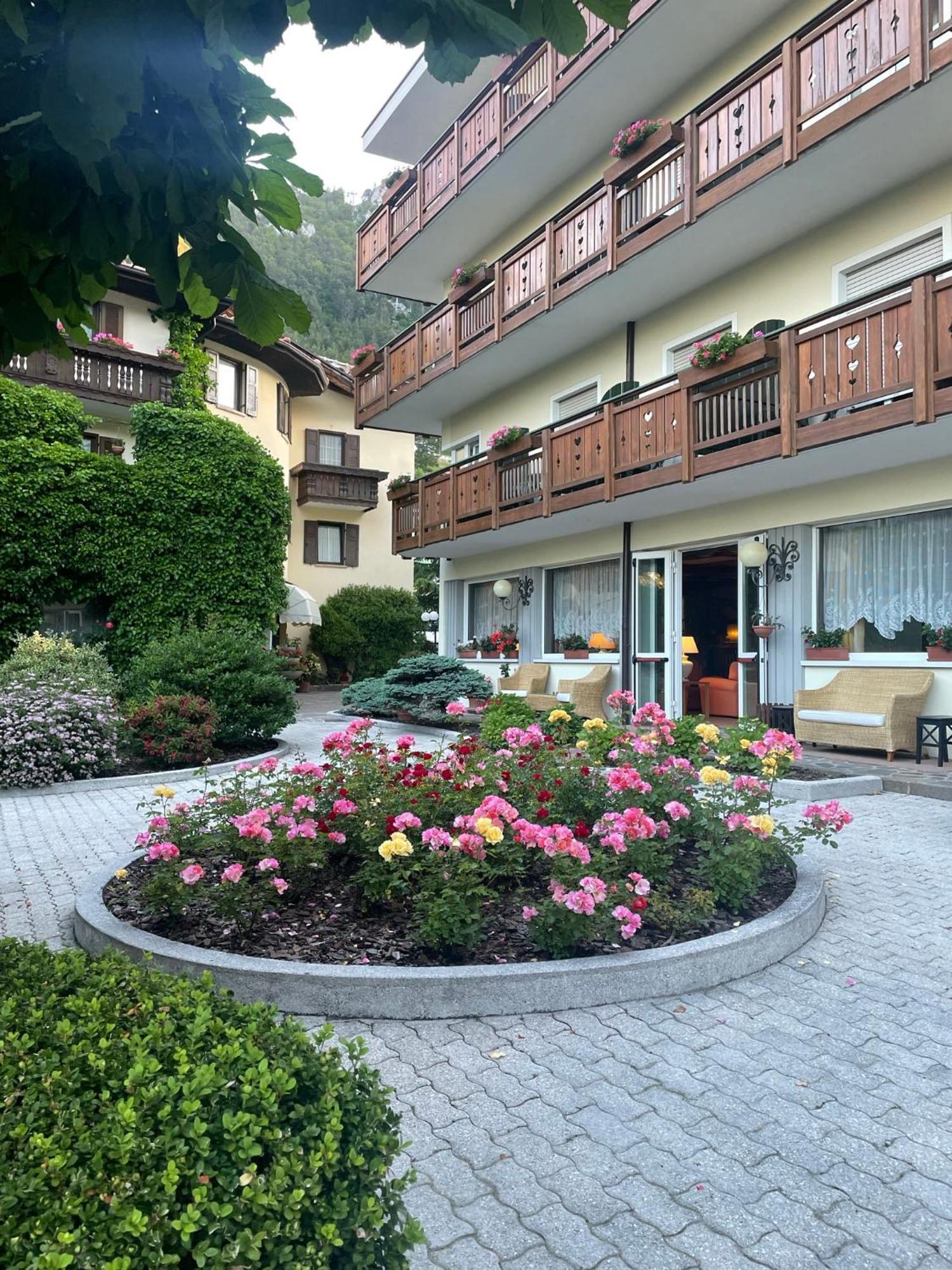 Hotel Miralago Wellness - Adults Only Molveno Exteriör bild