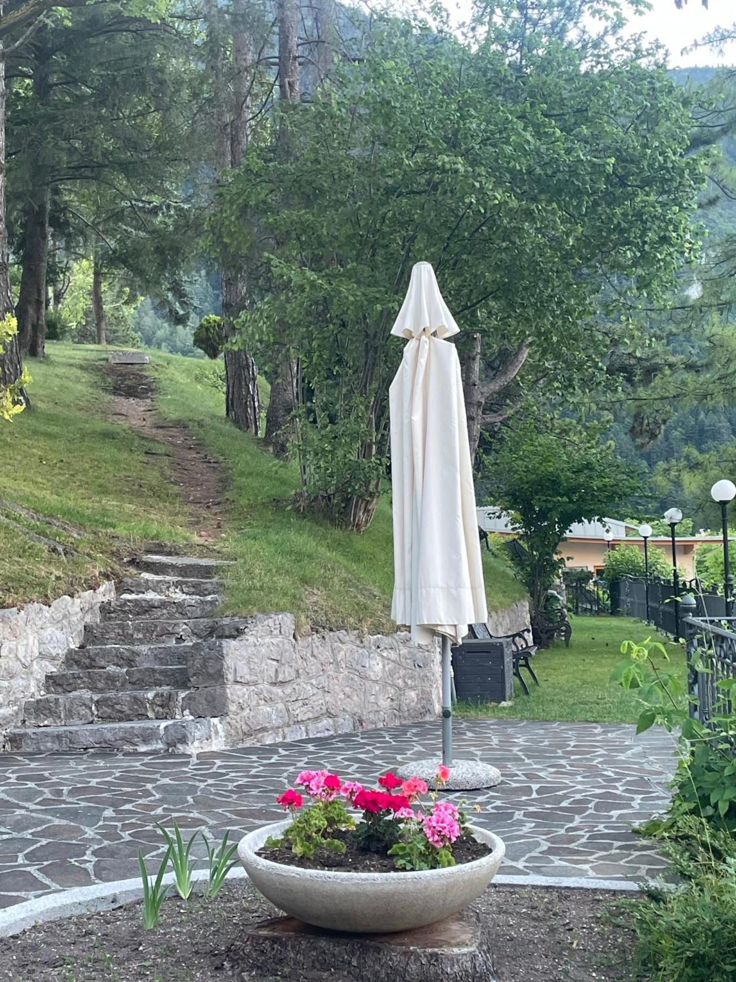 Hotel Miralago Wellness - Adults Only Molveno Exteriör bild