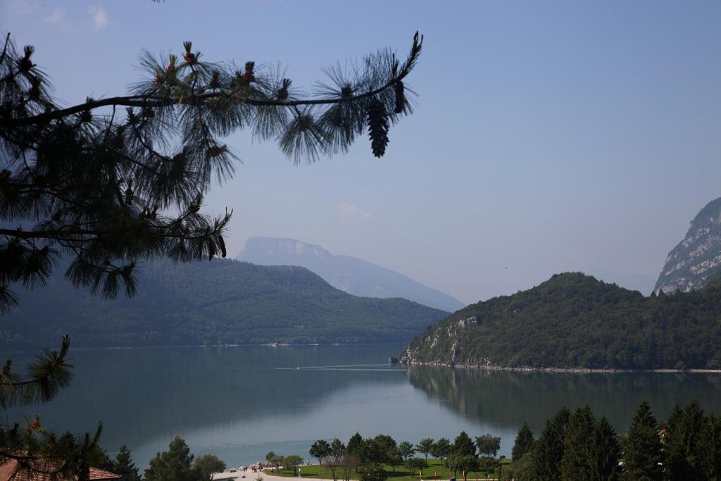 Hotel Miralago Wellness - Adults Only Molveno Exteriör bild