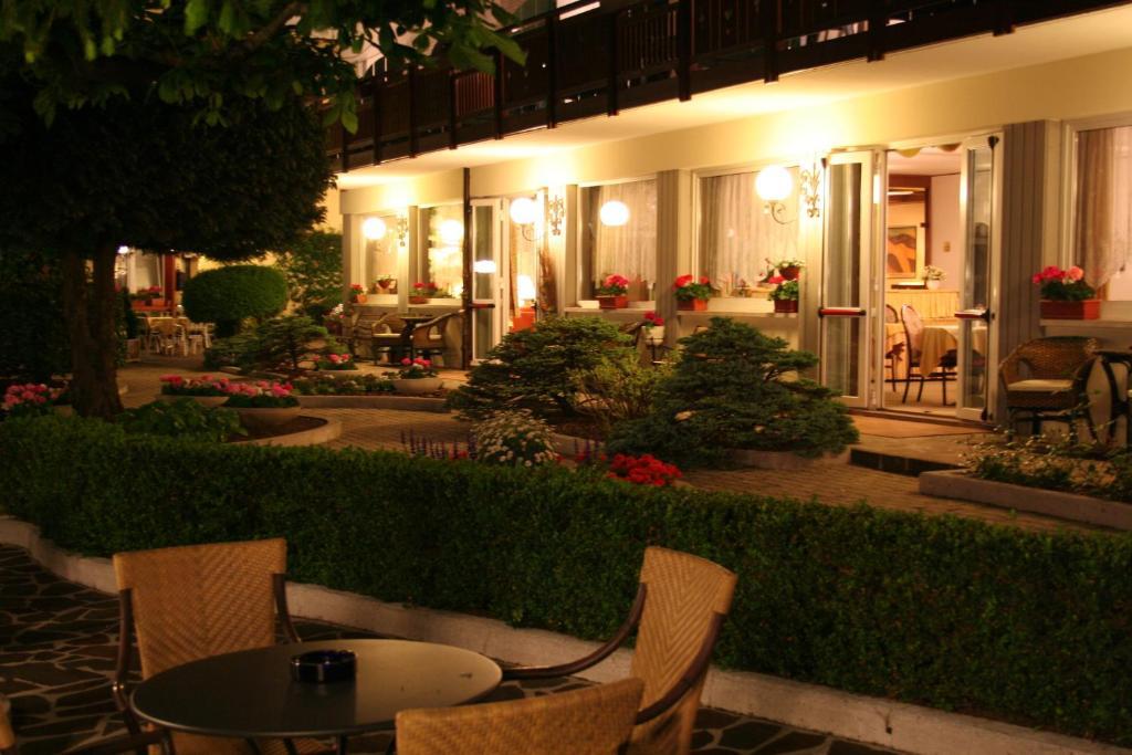 Hotel Miralago Wellness - Adults Only Molveno Exteriör bild