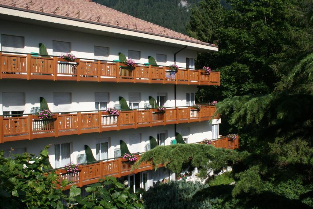 Hotel Miralago Wellness - Adults Only Molveno Exteriör bild