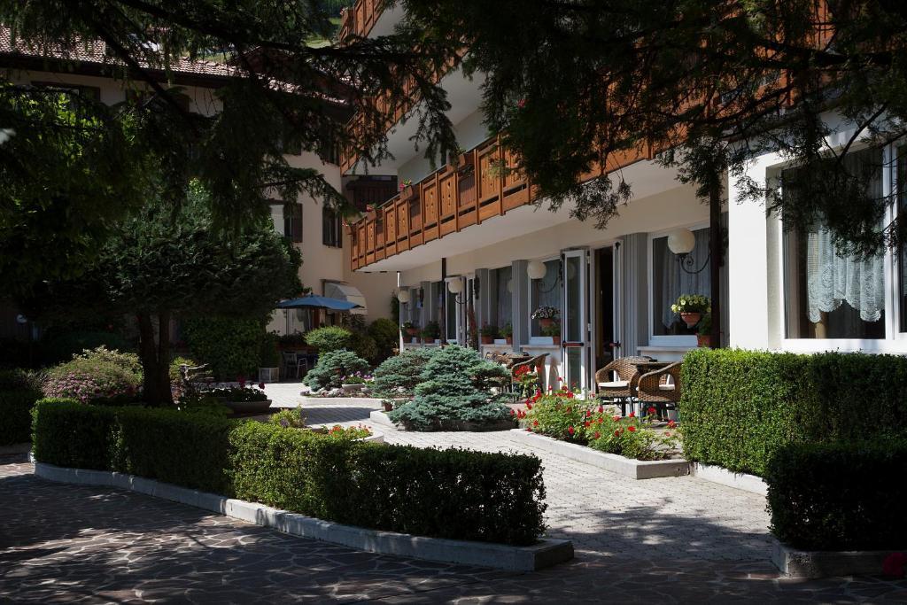 Hotel Miralago Wellness - Adults Only Molveno Exteriör bild
