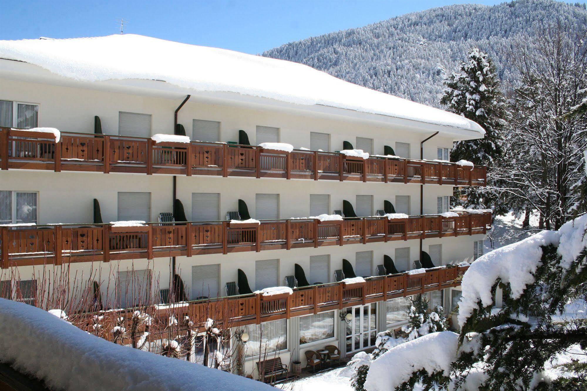 Hotel Miralago Wellness - Adults Only Molveno Exteriör bild