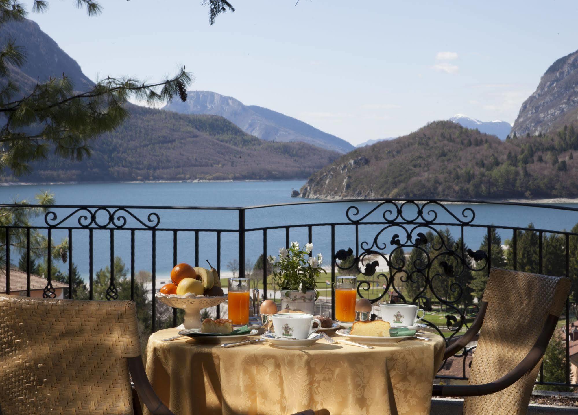 Hotel Miralago Wellness - Adults Only Molveno Exteriör bild
